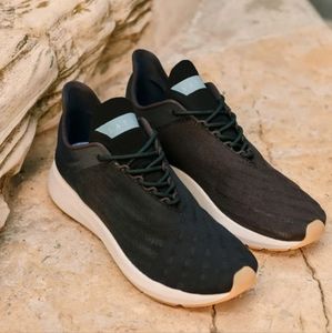 NEW Saysh sneakers size 6